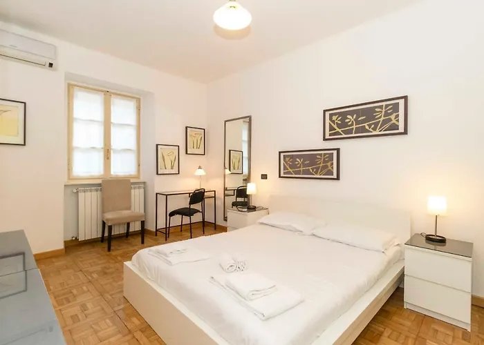Guesthost - Piazza Vittorio Veneto Apartamento *
