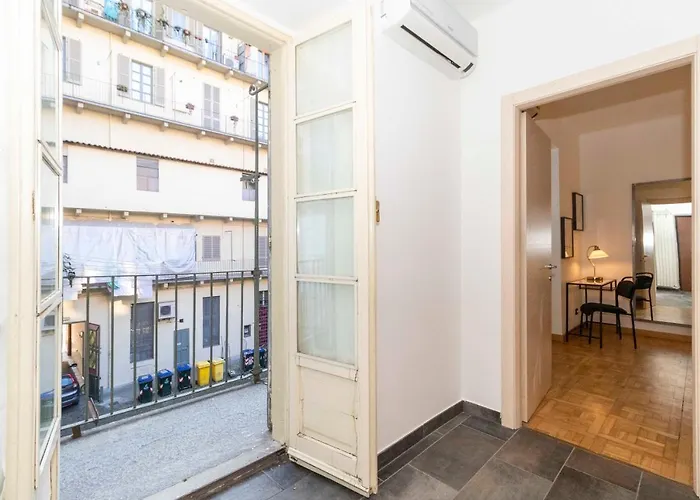 Guesthost - Piazza Vittorio Veneto Apartamento