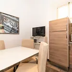 Guesthost - Piazza Vittorio Veneto شقة تورينو