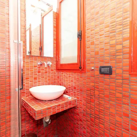 Guesthost - Piazza Vittorio Veneto